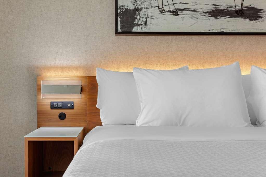 Cambria Hotel Austin Downtown Room photo