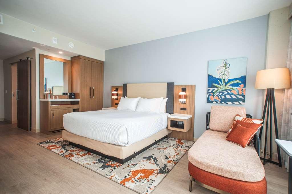 Cambria Hotel Austin Downtown Room photo
