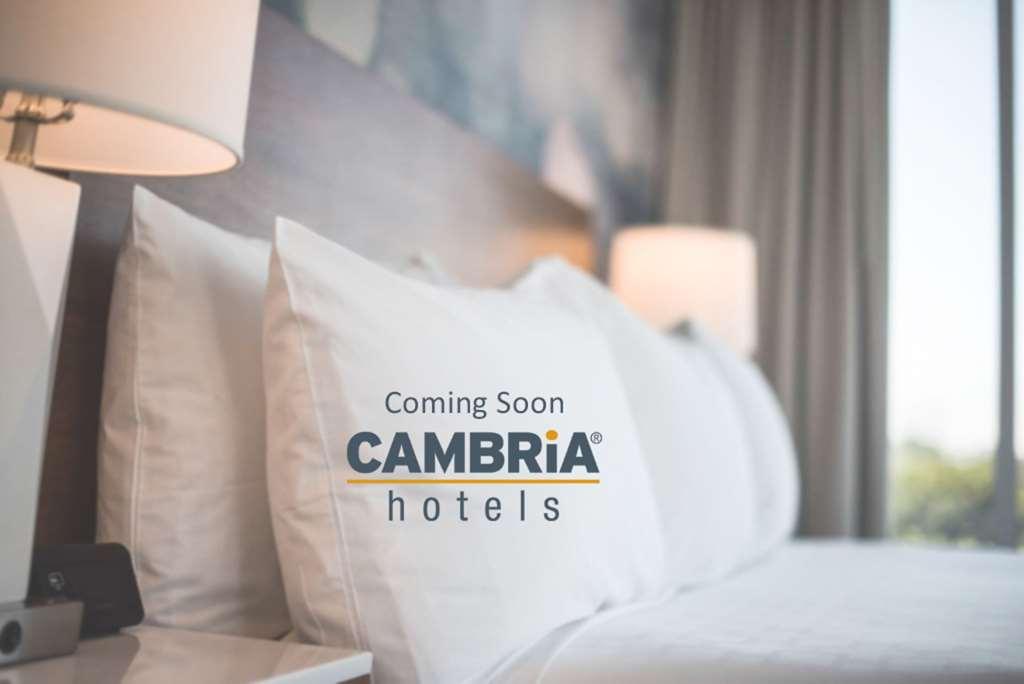 Cambria Hotel Austin Downtown Exterior photo