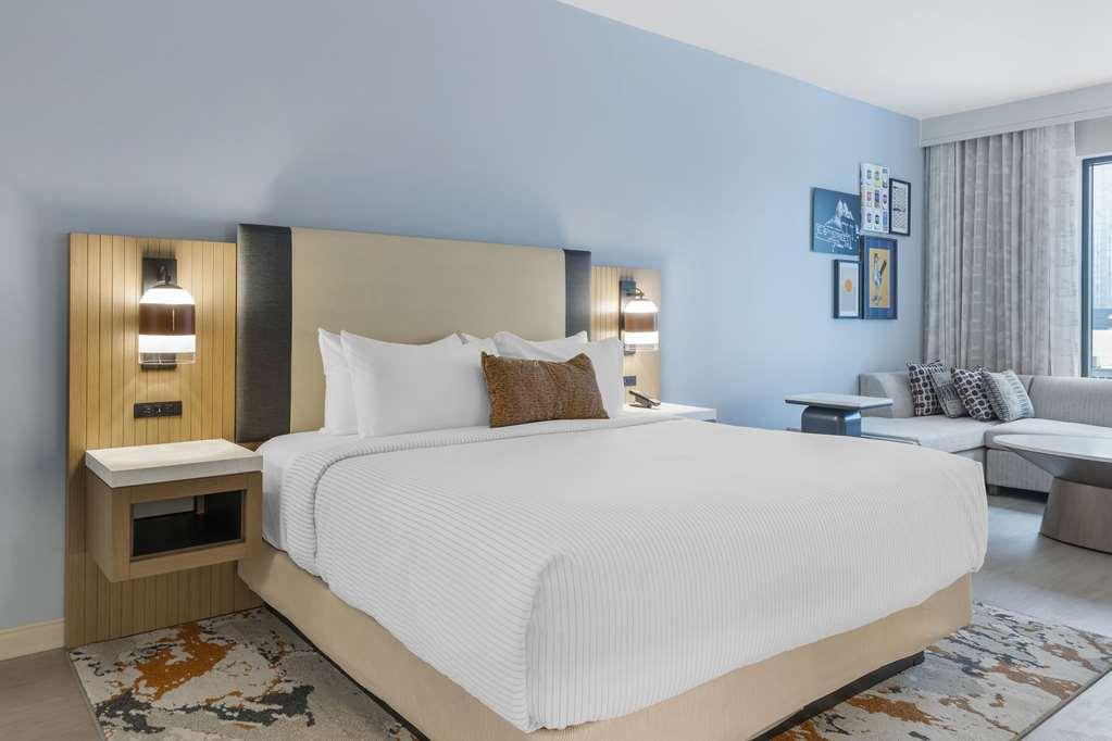 Cambria Hotel Austin Downtown Room photo