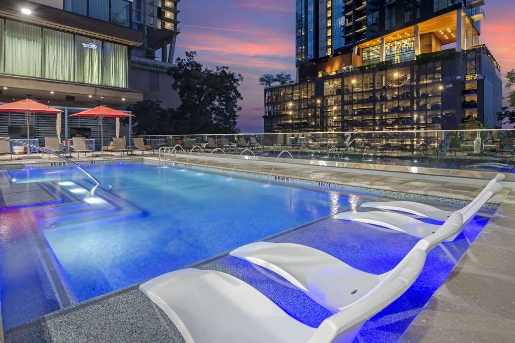 Cambria Hotel Austin Downtown Exterior photo